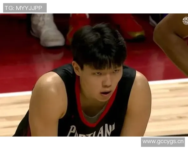 三中锋齐聚却无表现机会杨瀚森上半场未能登场引发热议